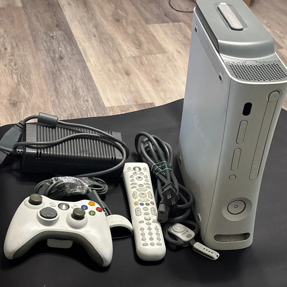 Microsoft Xbox 360 60GB Console Bundle Controller Remote Disc Tray Sticks